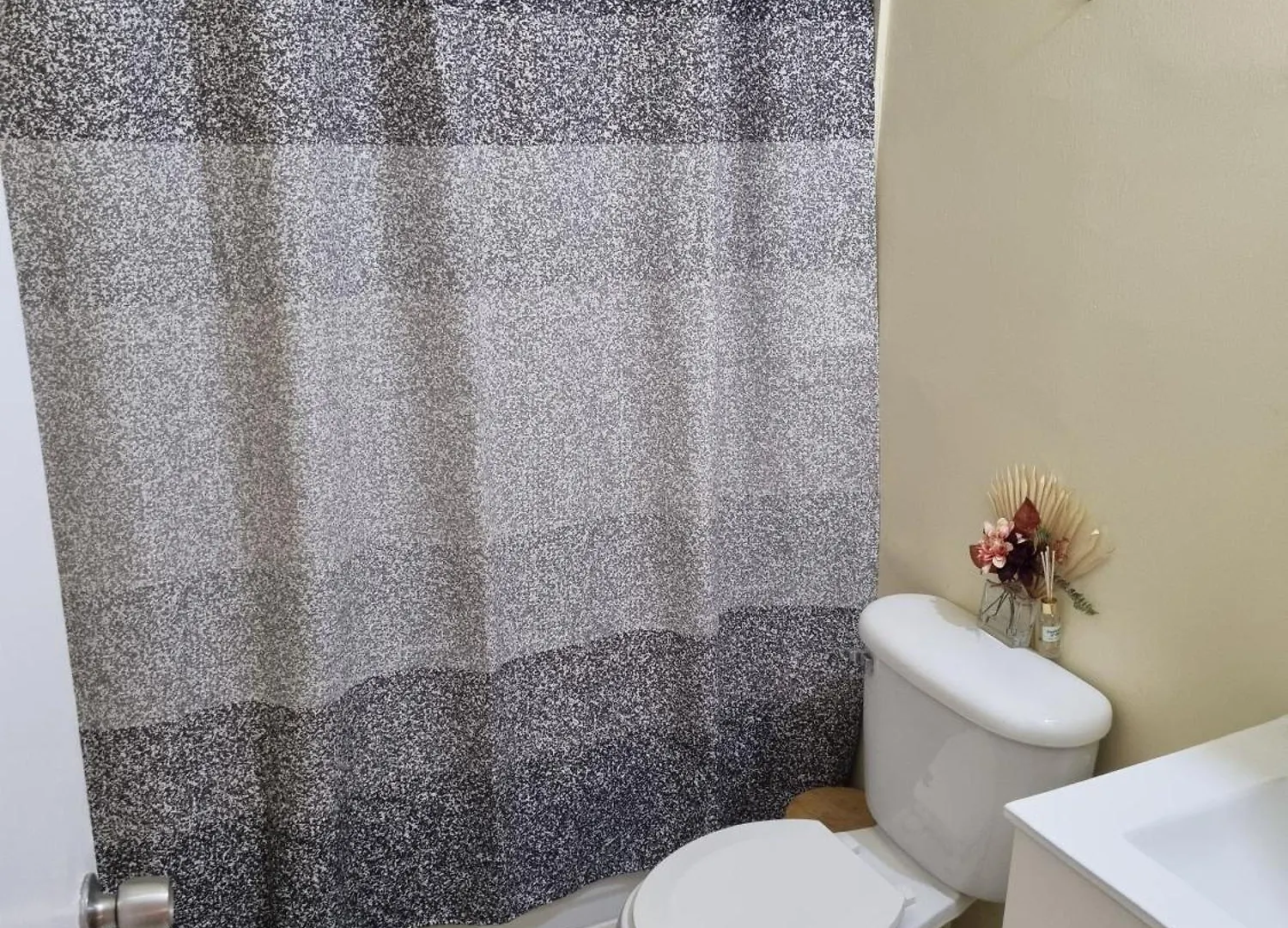 Charming 2-Bed House In Portmore Gated Community